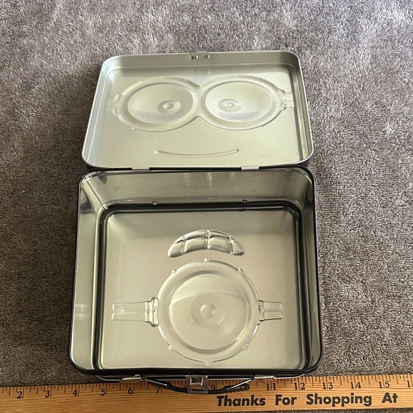 Universal Brand Despicable Me Minion metal Lunch box  limited edition - Picture 4 of 4